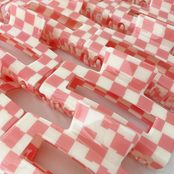 πHPπ Coral Pink & Cream Abstract Wavy Checkered Claw Hair Clip - Picture 7 of 7